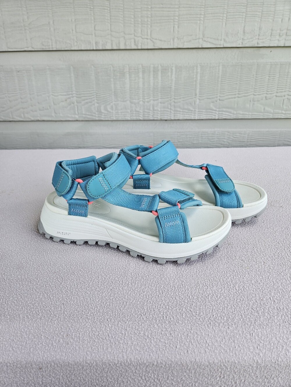Clarks ATL Trek Sport Sandals Women SZ 7 Aqua Blue Strappy Adjustable Mimic Grip